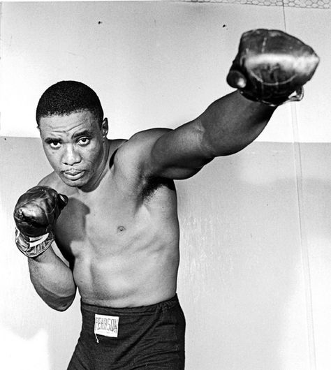 Sonny Liston – Loves To Be Mean http://www.boxingnewsonline.net/sonny-liston-loves-to-be-mean/ #boxing #sonnyliston #mustread Floyd Patterson, Sonny Liston, Boxing Legends, Cassius Clay, Male Pose, Heavyweight Boxing, Boxing Posters, Boxing History, Male Pose Reference