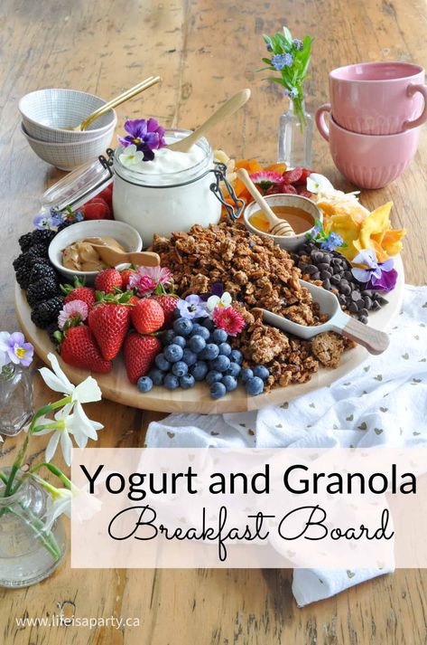 Breakfast Setting Ideas, Healthy Breakfast Buffet Ideas, Granola Charcuterie Board, Healthy Brunch Board Ideas, Yogurt And Granola Bar, Yogurt Board Ideas, Retreat Breakfast Ideas, Easter Breakfast Charcuterie Board Ideas, Fruit And Yogurt Charcuterie Board