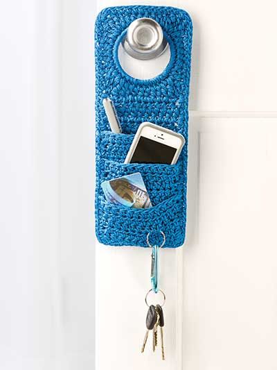 Crochet - Organizer Patterns - "Don't Forget!" Doorknob Organizer Crochet Organizer, شال كروشيه, Confection Au Crochet, Pola Amigurumi, Crochet Gratis, Crochet Simple, Crochet Home Decor, Crochet For Home, A Hook