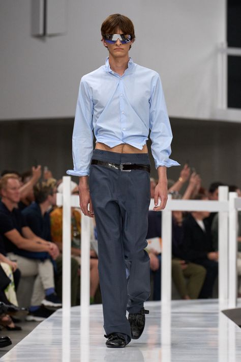 Prada Menswear, Milan Fashion Week Men, Grey Sweat Shorts, Prada Spring, Grey Sweats, Perfect Blouse, Spring 2025, 20s Fashion, Spring Summer Trends