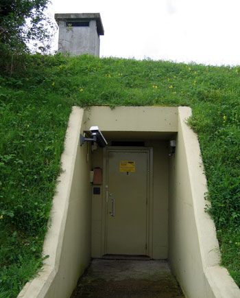 Bunker Home, Tornado Shelter, Underground Shelter, Boyfriend Advice, Fallout Shelter, Storm Shelter, Underground Bunker, Genius Loci, Underground Homes