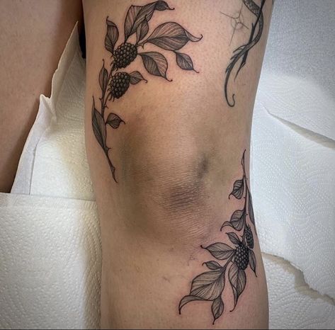 Foot Tattoo Ideas Female, Female Foot Tattoos, Tattoo Ideas Female Foot, Knee Tattoos, Inspiration Tattoo, Tattoos Geometric, Leg Tattoos Women, Tattoo Ideas Female, Knee Tattoo