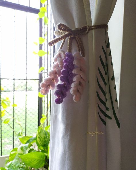 Curtain Holder Crochet, Crochet Curtain Holder, Tie Pattern Free, Curtain Holder, Flower Gift Ideas, Crochet Curtains, Tie Pattern, Crochet Things, Crochet Inspo