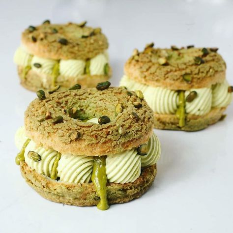 Pistachio Paris Brest, Trendy Desserts, French Cooking Recipes, Pistachio Dessert, Cake Recepies, Coffee Shop Menu, Italian Bakery, Paris Brest, Dessert Photography