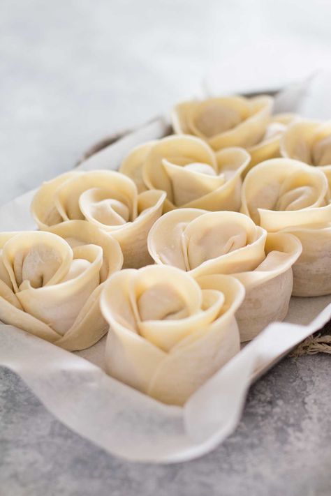 Rose Dumplings, Japanese Gyoza, Resepi Biskut, Apple Rose, I Name, Salad Pasta, Asian Inspired Recipes, Dumpling Recipe, Japanese Cooking