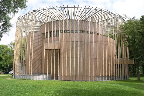 Theater Elisabethain du Château de Hardelot Circle Pavilion, Pavilion Plans, Landscape And Urbanism Architecture, Circular Buildings, Park Pavilion, Outdoor Artwork, Pavilion Design, Timber Buildings, Timber Structure