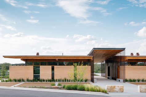 Michael Hsu Office Of Architecture, U Shaped Architecture, Dropoff Area Architecture, Mixed Use Architecture, Architecture 2023, Ranch Architecture, Michael Hsu, Rammed Earth Homes, Ranch Design