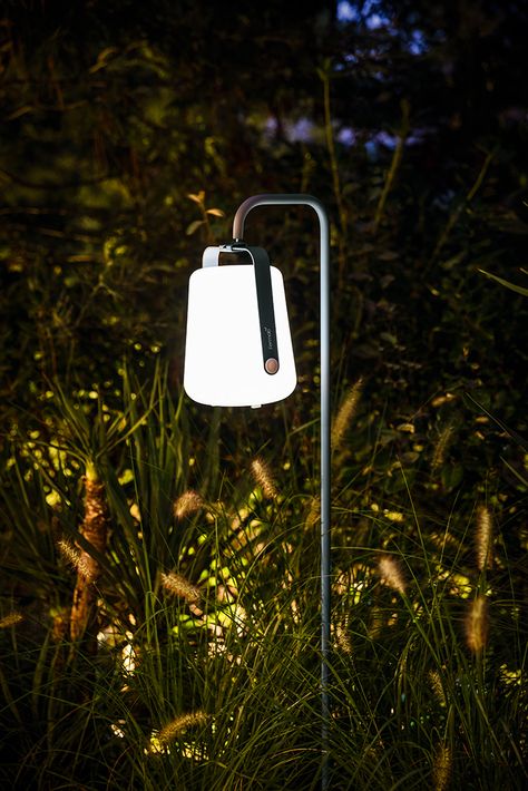 25 cm Balad LED USB charged garden lamp with aluminium carry handle shown with optional garden stake. Explore the options including all 6 colours online or visit our Auckland Showroom #fermobnz #jardinnz #outdoorfurniturenz Bistro Chairs Outdoor, Metal Bistro Chairs, Outdoor Lamps, Design Online Shop, Garden Lamp, Outdoor Cafe, Deco Luminaire, Backyard Lighting, Small Lamp