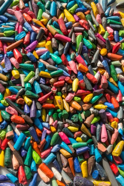 This Dad Collects Old Crayons To Remelt and Turns Them Into New Crayons For Children In Need Broken Pencil, Eggs And Soldiers, Broken Crayons Still Color, Stationary Art, Pencil Lead, Broken Crayons, Pencil Crayon, Acrylic Artwork, Perfume Brands