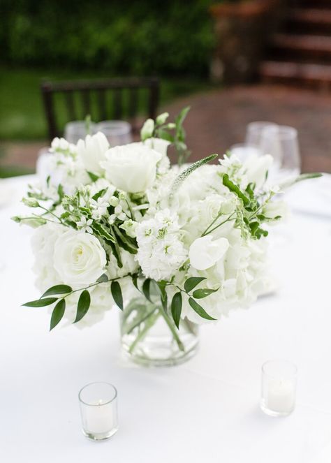 White Wedding Flowers Centerpieces, White Flower Centerpieces, White Floral Centerpieces, Table Floral Arrangements, White Floral Arrangements, White Flower Arrangements, Table Flower Arrangements, Table Arrangements Wedding, Small Centerpieces