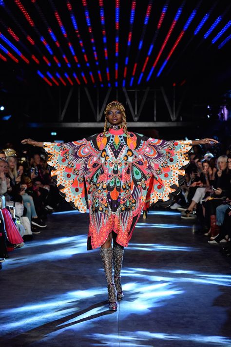 MANISH ARORA – Spring/Summer 2016 | FASHION INSIDER MAGAZINE Manish Arora, Disco Fever, Indian Fashion Designers, Fashion Tv, Manish, Spring Summer 2016, Business Fashion, Festival Captain Hat, Beautiful Outfits