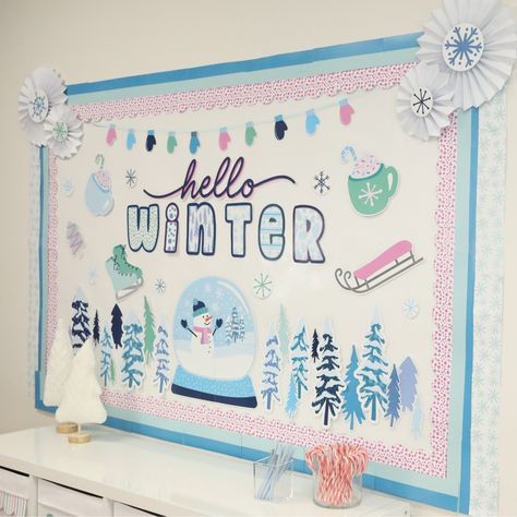 25 Beautiful Winter School Decoration Ideas to Copy - Talkdecor Winter Classroom Decorations, Infant Room, School Decoration, School Board Decoration, Winter Bulletin Boards, Classroom Wall Decor, Winter Classroom, Carson Dellosa, Classroom Board