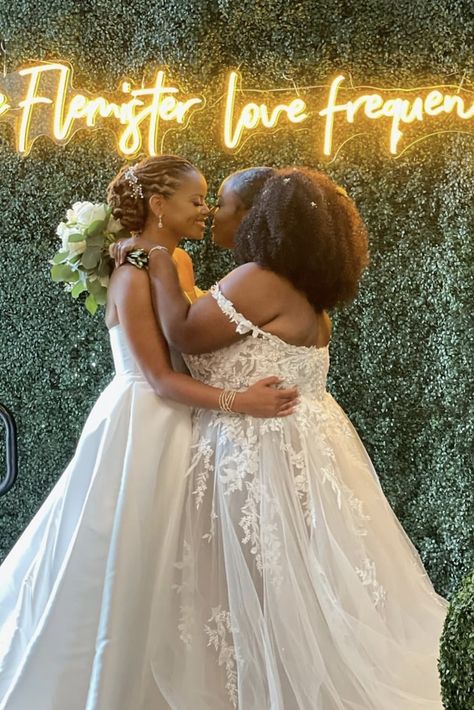 Wlw Proposal, Wlw Marriage, Wlw Aesthetic Black, Wlw Black Women, Wlw Wedding Aesthetic, Sapphic Aesthetic Art, Black Girlfriend Goals, Poc Wlw, Wlw Black