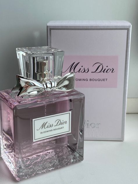 Miss Dior Perfume, Koleksi Parfum, Miss Dior Blooming Bouquet, Perfume Body Spray, Perfume Collection Fragrance, Dior Perfume, Perfume Scents, Perfume Lover, Luxury Perfume