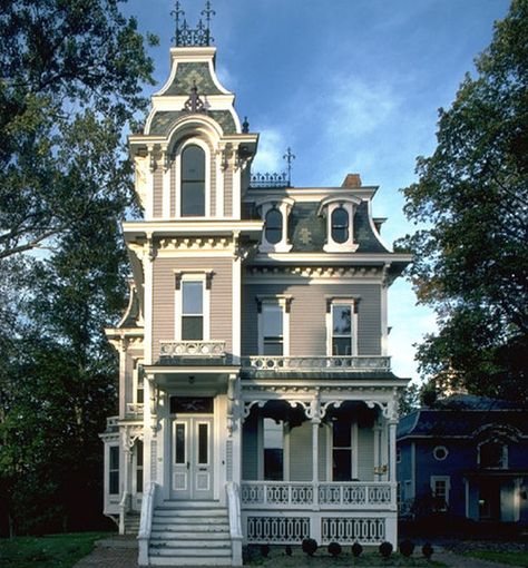 square turret Victorian Style House, Old Victorian Homes, Victorian Style Homes, Victorian Mansions, Victorian Architecture, Victorian Design, Pretty House, Beautiful Buildings, Historic Homes