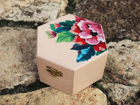 Wooden Box Diy Decoration, Wooden Box Painting Ideas, Box Painting Ideas, Hand Painted Boxes, Wooden Box Crafts, Diy Box Crafts, Wooden Crafts Diy, Wooden Box Diy, Box Painting