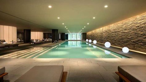 hotel de luxe a shanghai spa Spa Luxe, Gym Pool, Indoor Pool Design, Pool Room, Hotel Safe, Indoor Swimming Pool, Contemporary Light Fixtures, Pool Rooms, Indoor Swimming