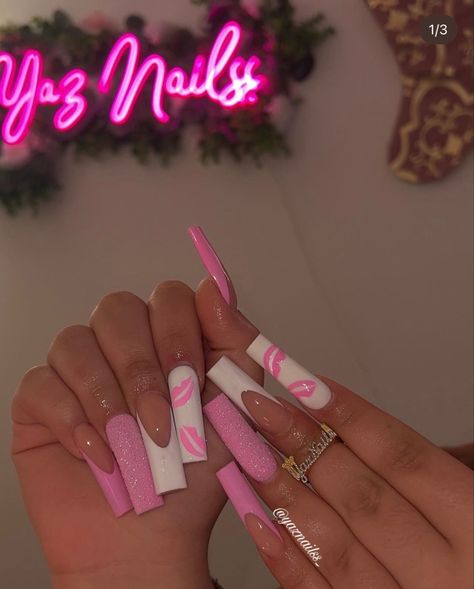 Nails Acrylic Designs Baddie, Pastel Pink Valentines Nails Designs, Barbie Nails Design Ideas Long, Valentines Day Nails Acrylic Stiletto, Xoxo Nails Designs, Hot Acrylic Nails, Hot Pink Long Nails, Barbie Pink Acrylic Nails Bling, Pink Gucci Nails