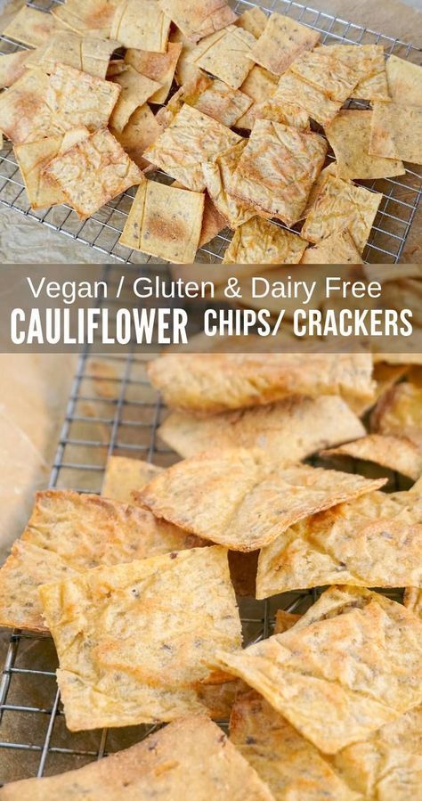 These healthy gluten free cauliflower crackers recipe require just 5 ingredients to make. They are also vegan and pretty easy to make, even your kids will love them! Cauliflower Crackers, Cauliflower Chips, Zucchini Chocolate, Healthy Crackers, Crackers Recipe, Gluten Free Crackers, Dairy Free Gluten Free, Homemade Crackers, Gluten Free Egg Free