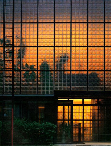 Pierre Chareau, Facade Lighting, Glass Brick, Glass Facades, Building Facade, Minimalism Interior, Architecture Exterior, Facade Architecture, Glass Blocks