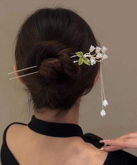 Gold Butterfly Jewelry, Chopstick Hair, Hairpin Accessories, Handmade Hairpin, Daily Hairstyles, Fringe Hairstyles, Hair Stick, Flower Hair Pin, Vintage Bell