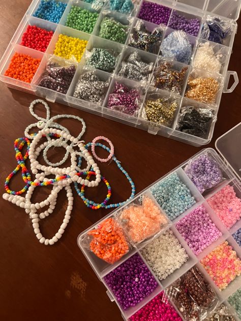 Friendship Bracelet Kit, Bracelet Business, Girly Bracelets, Making Rings, Diy Jewelry Display, Beads Pictures, Bead Charms Diy, Bracelet Kits, Buy Bead