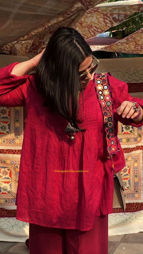 Hangout Aesthetic, Outfits Aesthetic Summer, Stylish Kurtis Design, Desi Dress, Desi Outfits, Modest Casual Outfits, Famous Outfits, Simple Kurta Designs, Short Kurti