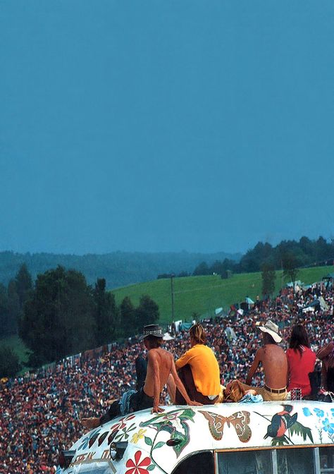 Woodstock 1969 1969 Woodstock, Mundo Hippie, Woodstock Hippies, Woodstock 1969, Woodstock Festival, Hippie Aesthetic, Mode Hippie, Joan Baez, 70s Aesthetic