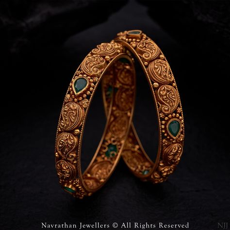 Gold Bangles Traditional, Temple Jewelry Bangles, Bangles Jewelry Designs Gold Antique, Gold Bangles Indian Design Traditional, Antique Bangles Design, Antique Bangles Indian Gold, Temple Jewellery Bangles, Gold Chudi, Gold Antique Bangles