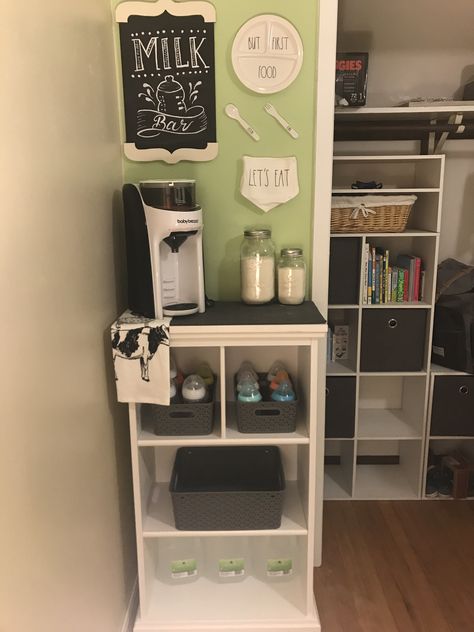 Made a “Milk Bar” 🐮. Great idea for moms who are formula feeding. Bottle Station Kitchen, Nursery Milk Station, Formula Bottle Station, Bottle Station In Nursery, Baby Feeding Station Kitchen, Nursery Feeding Station, Formula Milk Storage, Formula Storage Ideas, Formula Feeding Station