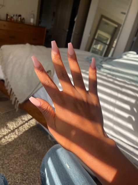 Simple Nails For Light Skin, Light Pink Nails On Black Women, Simple Acrylic Nails On Black Women, Nail Ideas Dark Skin Black Women, Nail Colors For Light Brown Skin, Light Pink Nails Dark Skin, Soft Pink Nails Black Women, Nails On Brown Skin Hands, Neutral Nails For Brown Skin