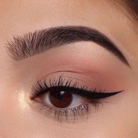 Pinterest: jajnagyon∆ Eyeliner Cat, Teknik Makeup, Make Up Designs, Natural Summer Makeup, Eyeliner Tips, Smink Inspiration, Makijaż Smokey Eye, Makeup Eye Looks, Make Up Looks