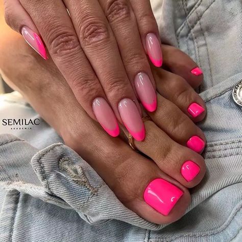 Almond Nails Pink Design, Nails 2024 Pink, Nails Matching Toes, Pink Nails 2024, Pink French Almond Nails, Manicure And Pedicure Ideas Matching, French Tip Acrylic Nails Almond, Pink Almond Nails Design, Almond Shaped Nails Short