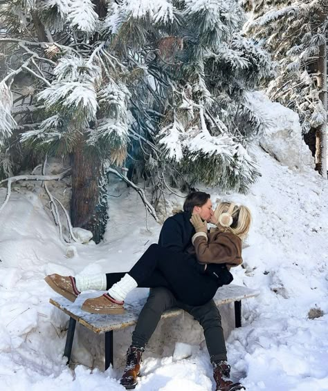 Winter Couple Pictures, Winter Date Ideas, Cute Date Ideas, Snow Trip, Holiday Romance, Gifts For Girlfriend, Winter Photoshoot, Winter Inspo, Candle Store