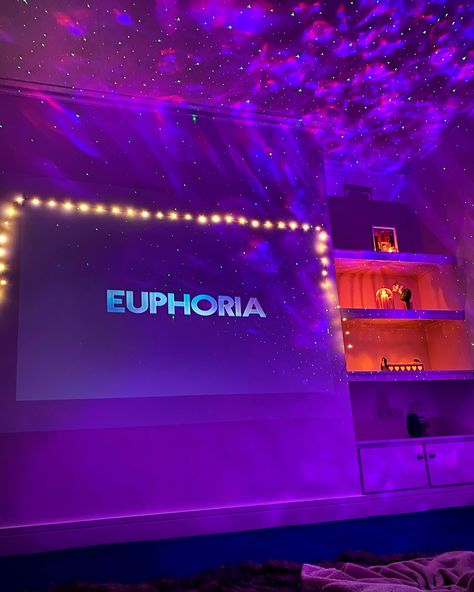 #cinema #projector #athomecinema #euphoria #lights #aesthetic Hotel Sleepover Party, Projector Movie, Projector In Bedroom, Cinema Projector, Lights Aesthetic, Theatre Inspiration, Neon Bedroom, Girly Apartments, Luxury Room Bedroom