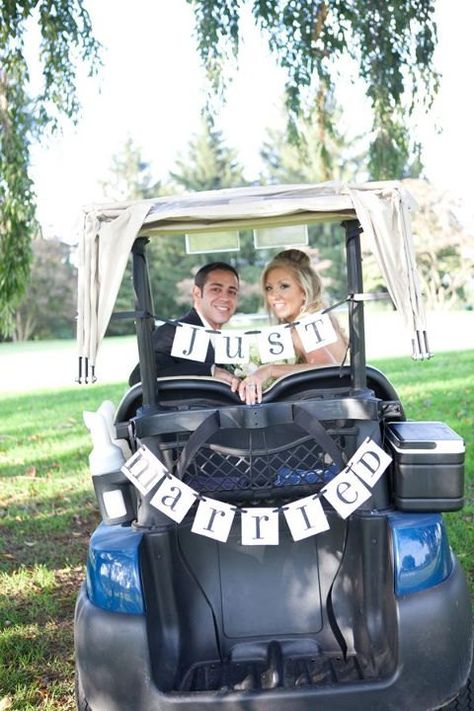 Cute sign -- in navy! Cars Decorations, Just Married Sign, Just Married Car, Golf Wedding, Wedding Banner, Brides Magazine, Country Club Wedding, Park Weddings, Wedding Shots