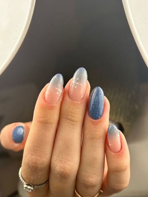 Ombre Nail Colors 21 Ideas for Winter 2023-2024: Get Creative with Your Nail Art Ombre Nail Colors, Snow Nails, Blue Ombre Nails, New Years Nail Designs, Winter Nails Acrylic, Christmas Gel Nails, Snowflake Nails, Cute Gel Nails, Aesthetic Nails