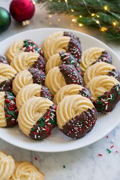 Resepi Biskut, Chocolate Dipped Cookies, Italian Christmas Cookies, Best Christmas Cookie Recipe, Butter Cookies Recipe, Best Christmas Cookies, Cooking Classy, Christmas Cooking, Serving Plate