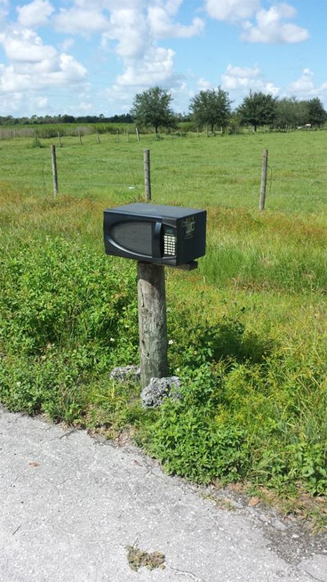 50 Funny Neighbors Who Made The Neighborhood A Little Less Dull Funny Mailbox, Weird Inventions, Mailbox Ideas, Funny Photoshop, Extremely Funny, Try Not To Laugh, To Laugh, Hysterically Funny, Funny Pins