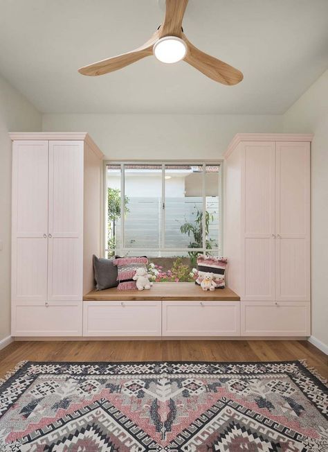 Bedroom Window Seat, Small Room Makeover, Seating Bench, Pink Closet, Closet Design Layout, To The Window, Smart Home Design, Best Carpet, Grey Carpet