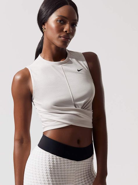 Nike Dry Women's Cropped Training Tank Illustrated Products, Clothes Nike, Health Goth, Active Style, Womens Activewear Tops, Musa Fitness, Tops Nike, Yoga Outfit, Workout Clothing