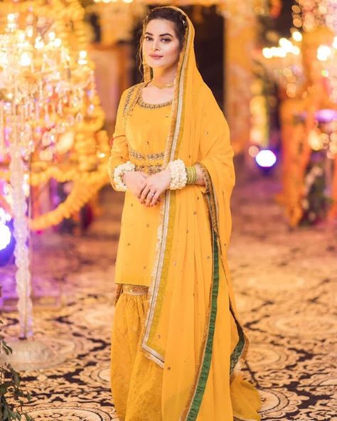 Pakistani Celebrities Mehndi Looks Pakistani Mehndi Dress, Mayon Dresses, Haldi Ceremony Outfit, Haldi Dress, Bridal Mehndi Dresses, Minal Khan, Mehndi Dresses, Desi Wedding Dresses, Mehndi Brides