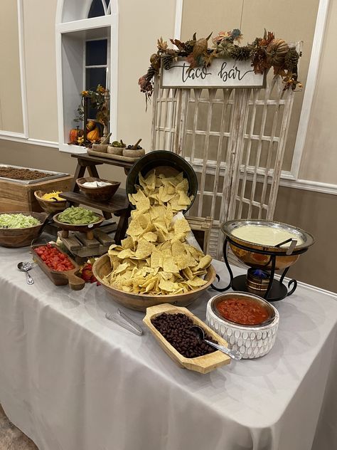 Mexican Food Display Ideas, Chipotle Wedding Buffet, Taco Bar Wedding Reception Buffet Food Stations, Margarita Brunch Ideas, Wedding Bar Food Ideas, Nacho Wedding Shower Ideas, Fajita Party Display, Rustic Wedding Taco Bar, Nacho Bar Charcuterie