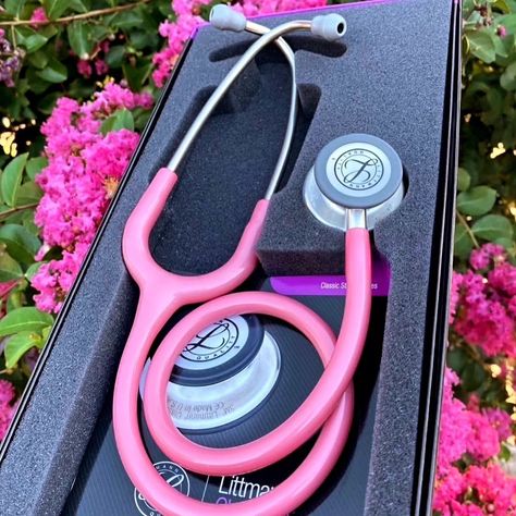 Pink Stethoscope, Littmann Stethoscope, Medical Scrubs Outfit, Medical School Life, Heart Monitor, Pink Lifestyle, Nursing Accessories, Aesthetic Roses, Future Nurse