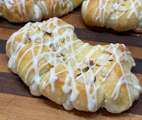 Buttery. Flaky. Delicious. Bear claws are a wonderful, filled pastry that are mold into small logs and then cut along one edge to look like a bear's paw. There are any number of filings that can be used with the pastry dough in this recipe. There are a lot of steps, I have tried to break them down timewise.I will warn you that the dough is very loose and sticky. Avoid the urge to add more and more flour. To handle the dough, dust it lightly with flour without kneading it into the dough. R Bear Claws Recipe Easy, Bear Claw Recipe, Red Star Yeast, National Donut Day, King Arthur Flour, Bear Claws, Puff Pastry Recipes, Pastry Dough, Pastry Recipes