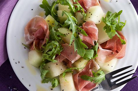 Melon and parma ham with rocket  and balsamic Delicious Starters, Christmas Dinner Starters, Dinner Party Starters, Christmas Starters, Starter Dishes, Perfect Dinner Party, Mozzarella Recipes, Ham Recipe, Tesco Real Food