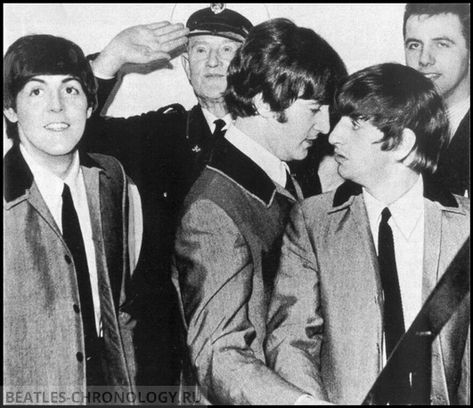 George Beatles, George Harrison Young, The Beatles Members, British Guys, Richard Starkey, Beatles Ringo, Beatles George Harrison, Beatles George, Bug Boy