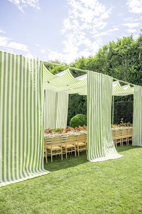 Jungalow Wedding Theme, 70s Backyard Wedding, Bridal Shower Seating Ideas, Event Tent Decor, Backyard Baby Shower Setup, Garden Party Theme Wedding, Backyard Bridal Shower Ideas, Vegetable Wedding, Bridal Shower Aesthetic