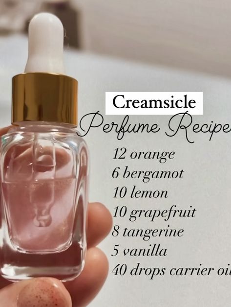 Perfume Oil Recipes, Essential Oil Perfume Blends, Oil Therapy, Essential Oil Perfumes Recipes, Homemade Perfume, Fragrance Lab, Essential Oil Diffuser Blends Recipes, Perfume Recipes, Diy Perfume