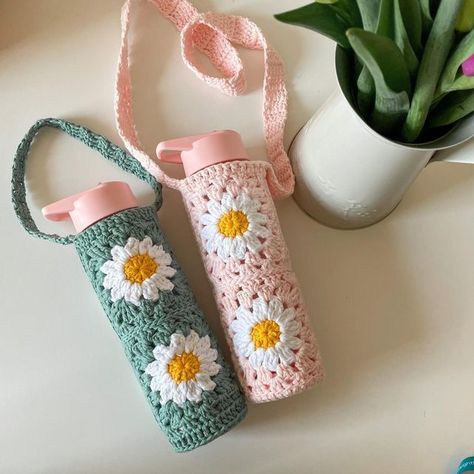 Crochet Water Bottle Holder, Tote Crochet, Amazing Crochet, Mode Crochet, Easy Crochet Projects, Crochet Business, Crochet Work, Crochet Daisy, Crochet Handbags Patterns